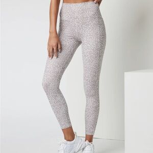 Studio Pocket Legging

Women's Performance Leggings